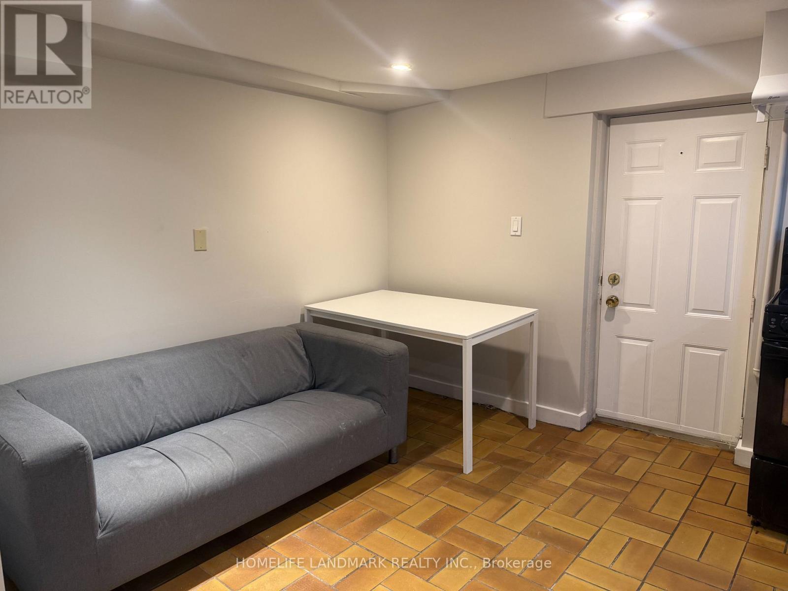 4 Sully Crescent, Toronto, Ontario  M6J 2E4 - Photo 5 - C12630028