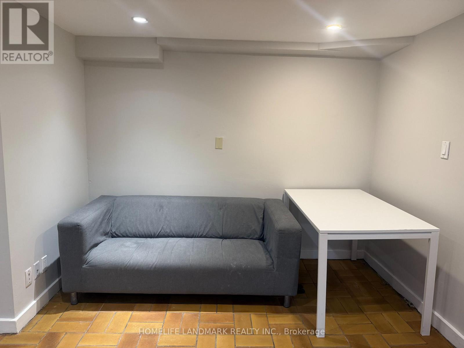 4 Sully Crescent, Toronto, Ontario  M6J 2E4 - Photo 6 - C12630028