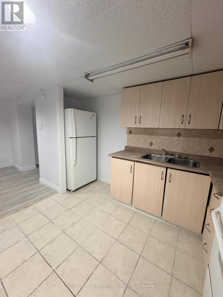 Bsmt - 29 Penzance Drive, Toronto (Bendale), Ontario  M1K 4Z4 - Photo 13 - E12629972