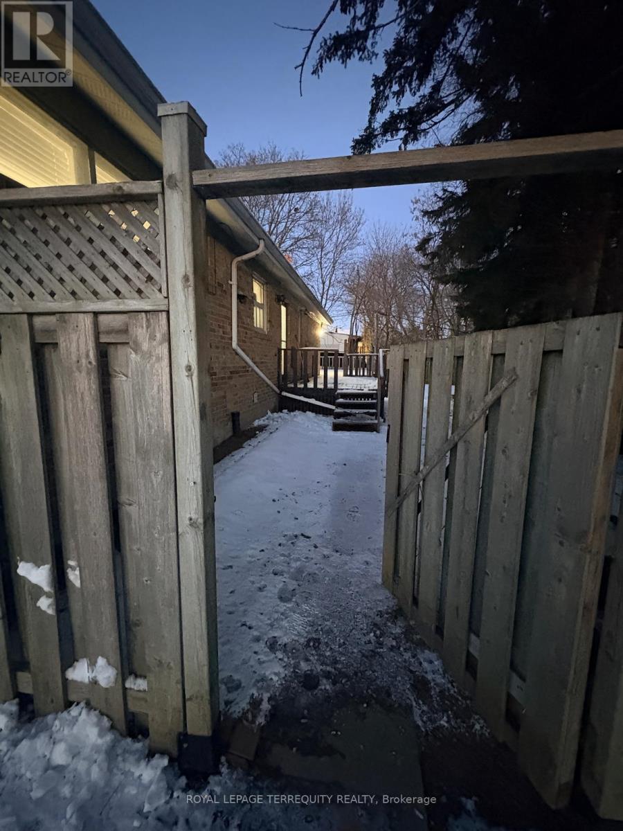 Bsmt - 29 Penzance Drive, Toronto (Bendale), Ontario  M1K 4Z4 - Photo 3 - E12629972