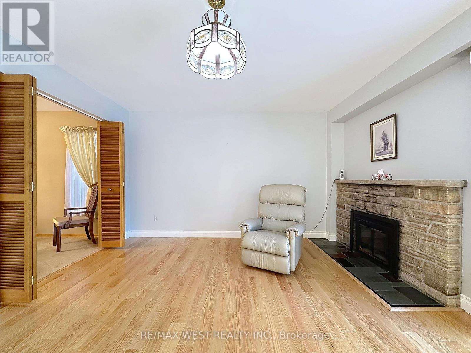 20 Foxwood Grove, Toronto, Ontario  M1W 1V2 - Photo 10 - E12630000