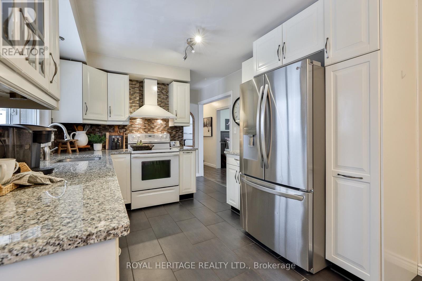 906 Dunlop Street E, Whitby, Ontario  L1N 1T2 - Photo 13 - E12630032