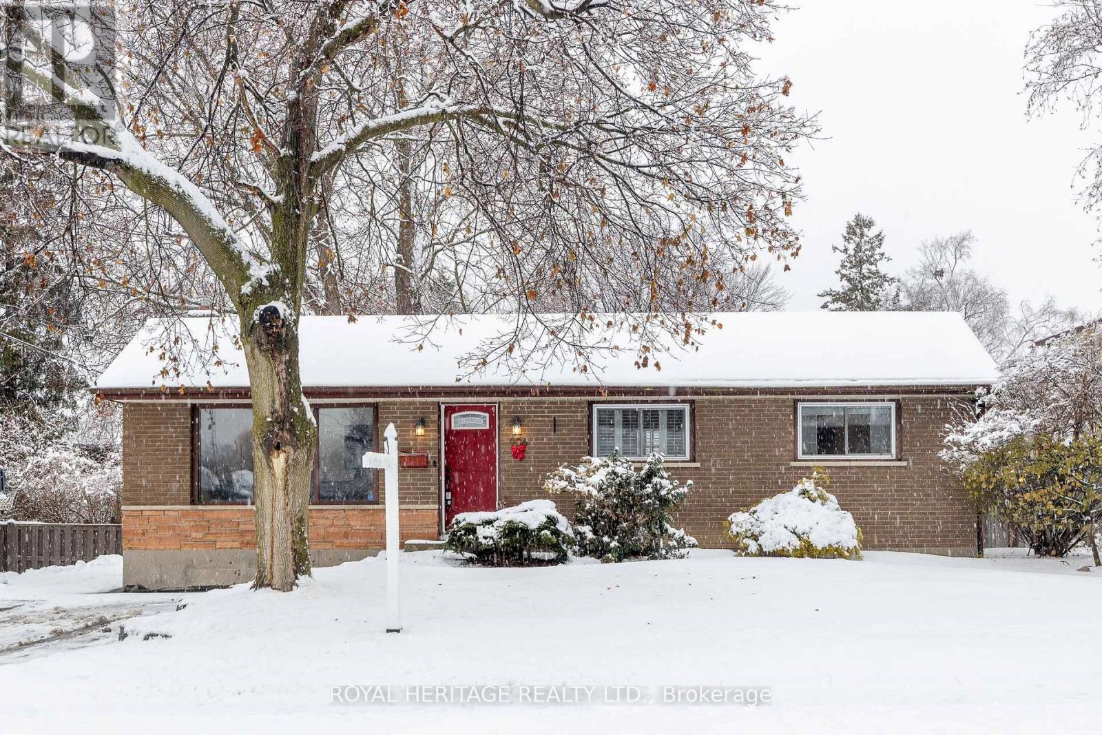 906 Dunlop Street E, Whitby, Ontario  L1N 1T2 - Photo 2 - E12630032