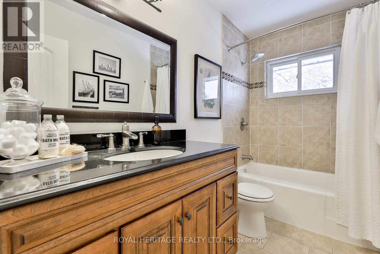 906 Dunlop Street E, Whitby, Ontario  L1N 1T2 - Photo 24 - E12630032