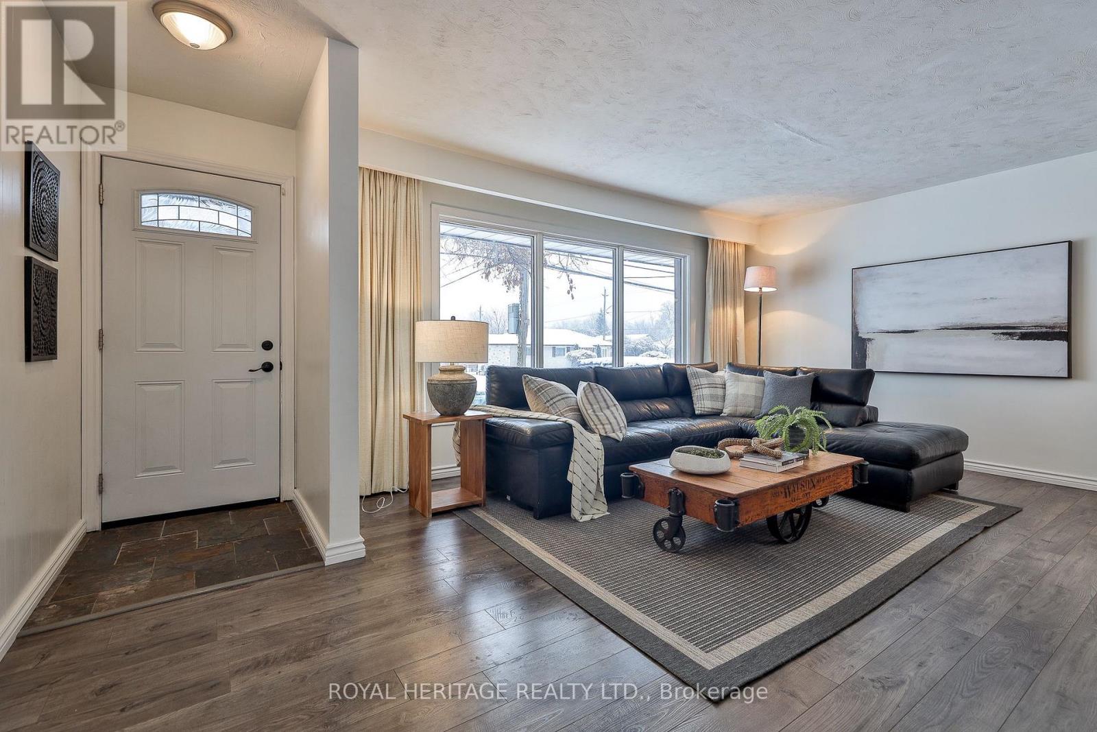 906 Dunlop Street E, Whitby, Ontario  L1N 1T2 - Photo 3 - E12630032