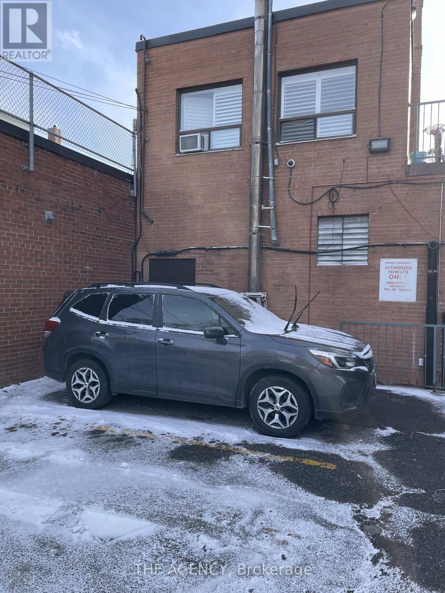 2936 Dundas Street W, Toronto, Ontario M6P 1Y8 - Photo 11 - W12628494