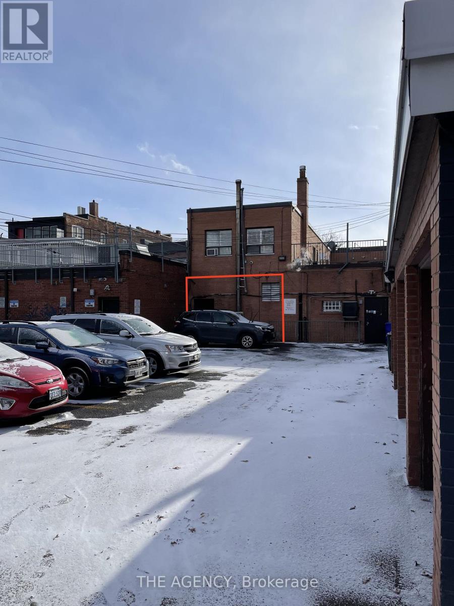 2936 Dundas Street W, Toronto, Ontario M6P 1Y8 - Photo 12 - W12628494