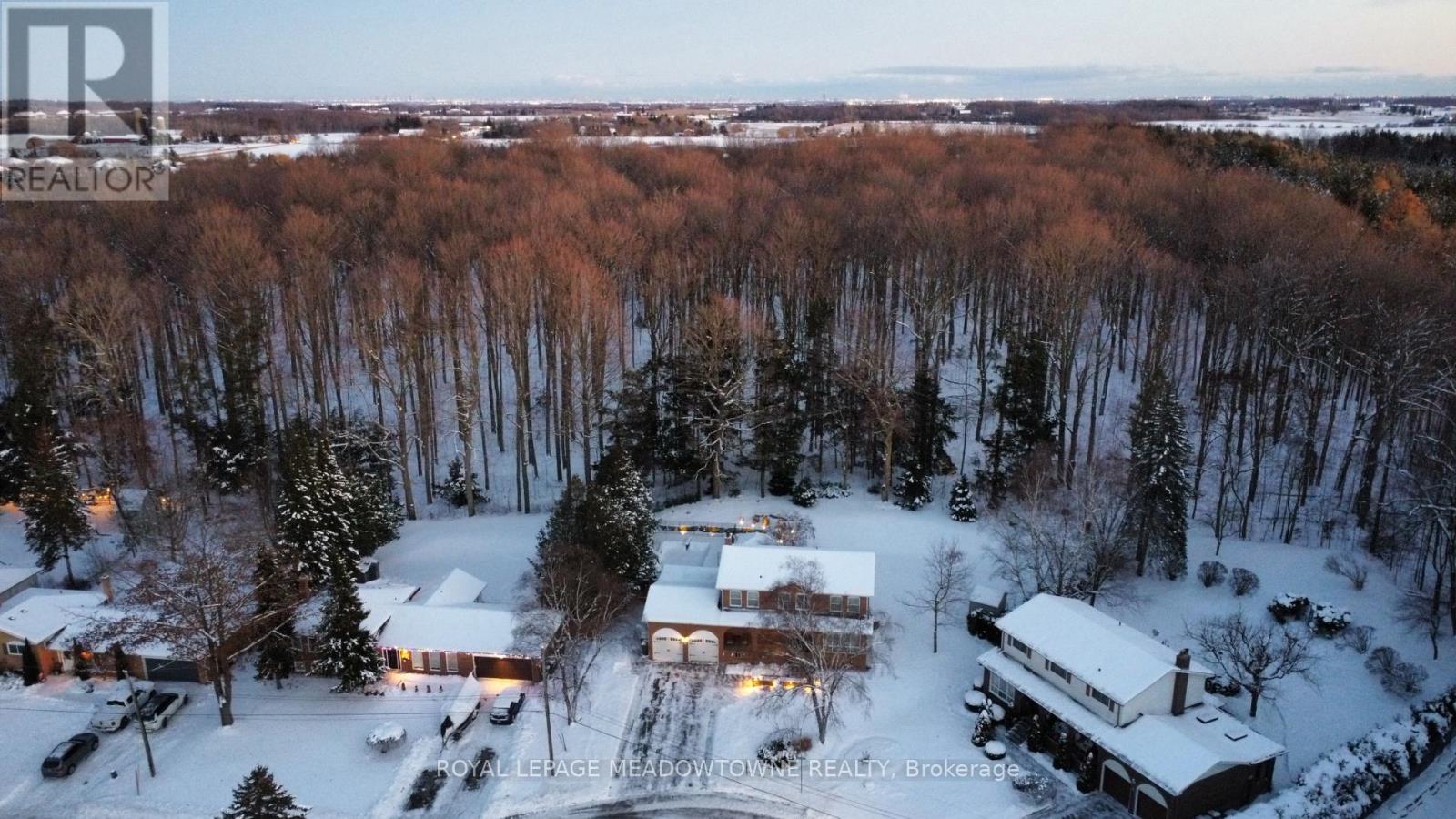 40 Hilltop Drive, Caledon, Ontario  L7C 1H6 - Photo 2 - W12468855