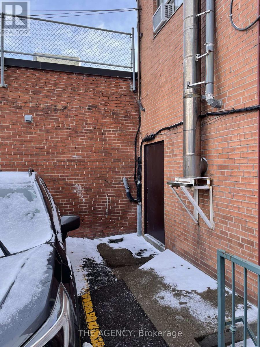 2936 Dundas Street W, Toronto, Ontario M6P 1Y8 - Photo 10 - W12628494