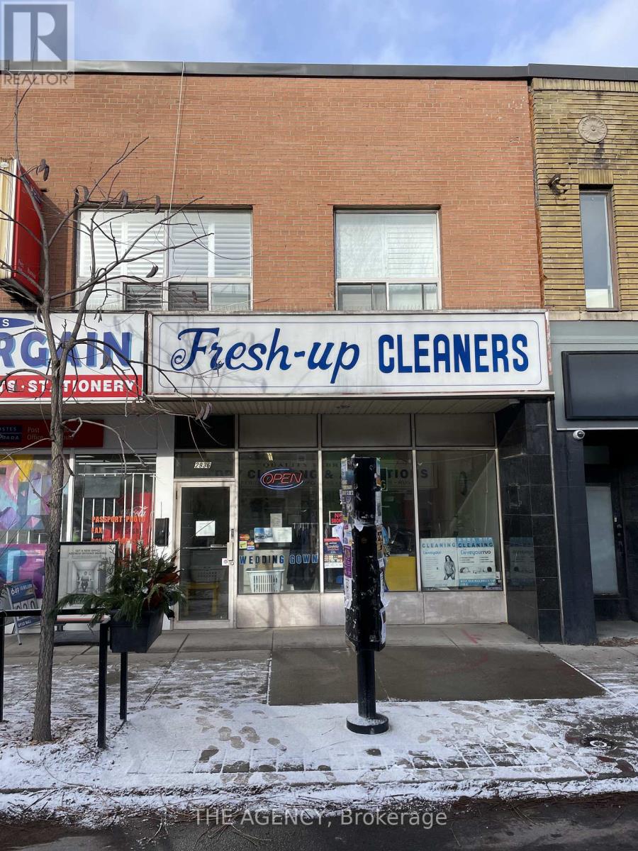 2936 Dundas Street W, Toronto, Ontario M6P 1Y8 - Photo 4 - W12628494