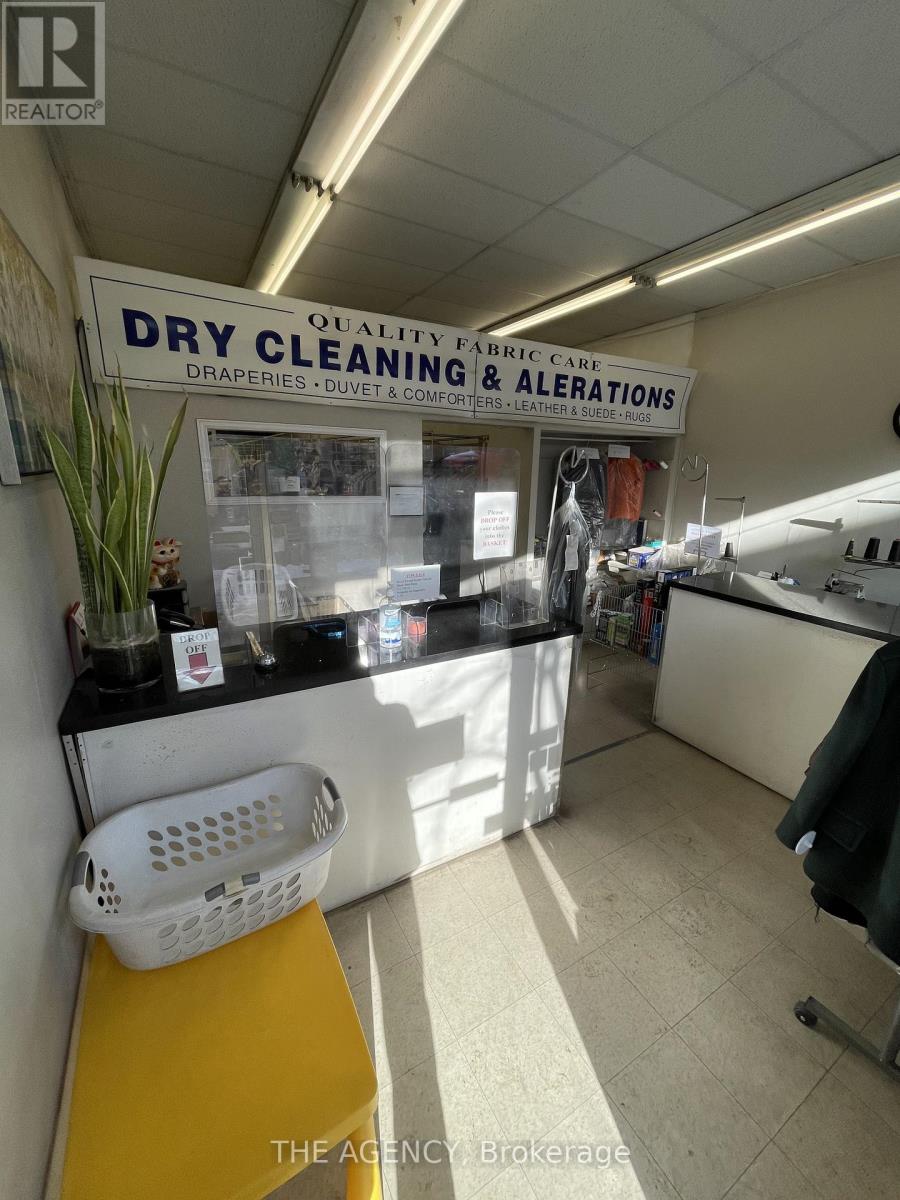 2936 Dundas Street W, Toronto, Ontario M6P 1Y8 - Photo 6 - W12628494