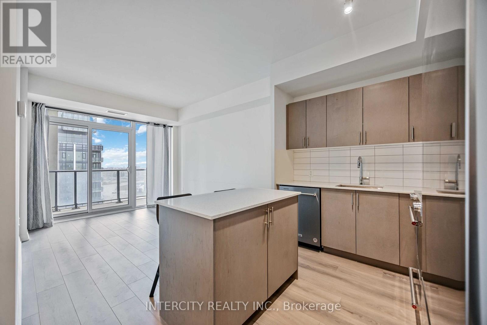 523 - 9000 Jane Street, Vaughan (Vellore Village), Ontario  L4K 2M9 - Photo 3 - N12629954