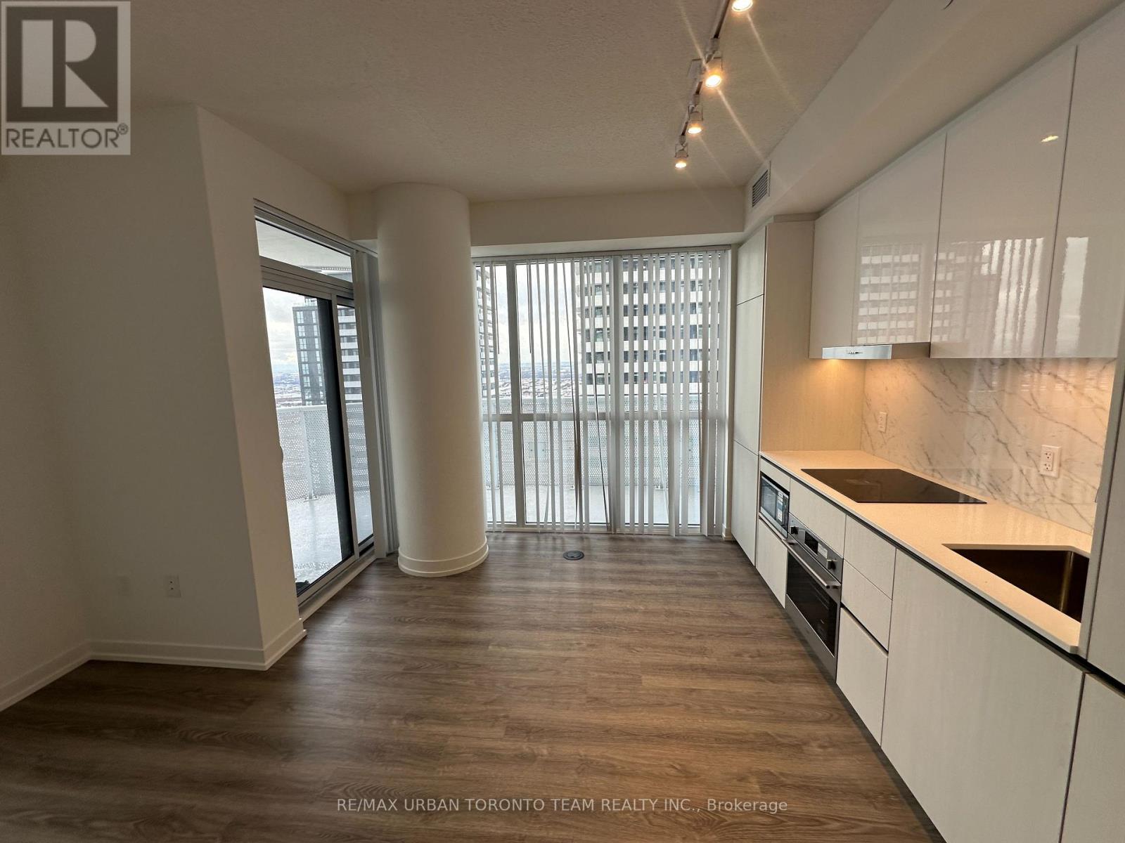 4612 - 8 Interchange Way, Vaughan, Ontario  L4K 5Z7 - Photo 2 - N12629964