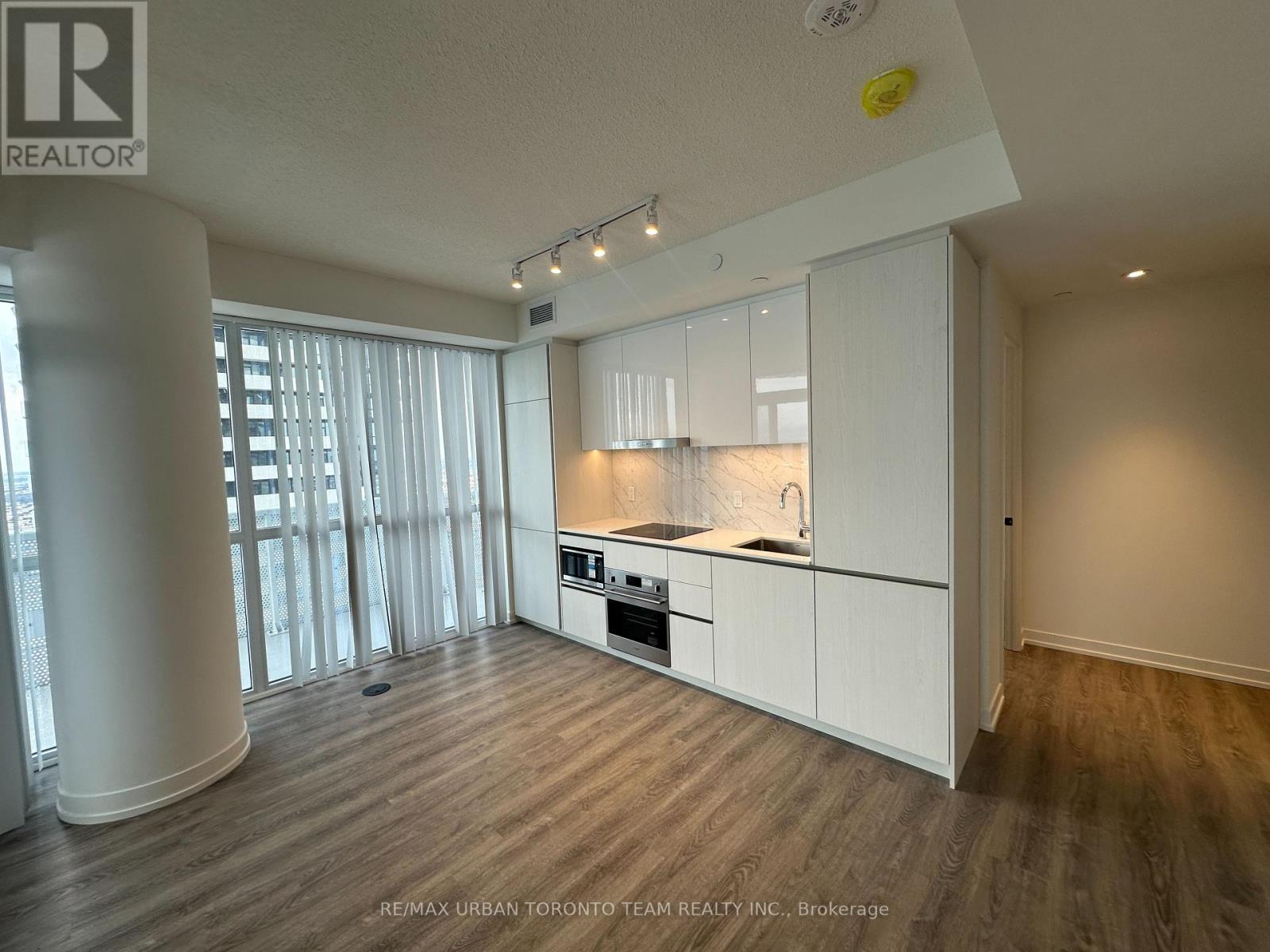 4612 - 8 Interchange Way, Vaughan, Ontario  L4K 5Z7 - Photo 3 - N12629964