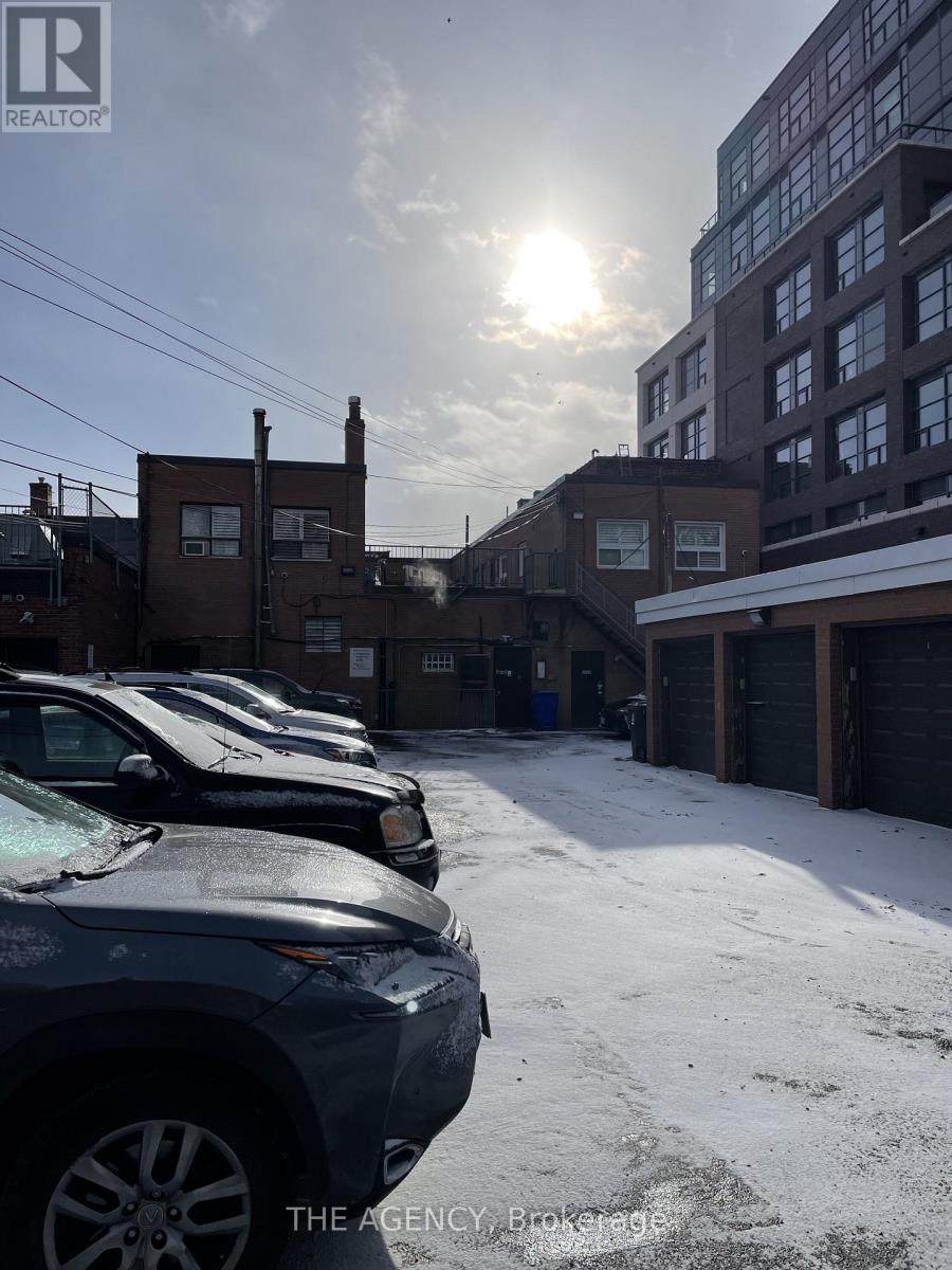 2936 Dundas Street W, Toronto, Ontario M6P 1Y8 - Photo 13 - W12628494
