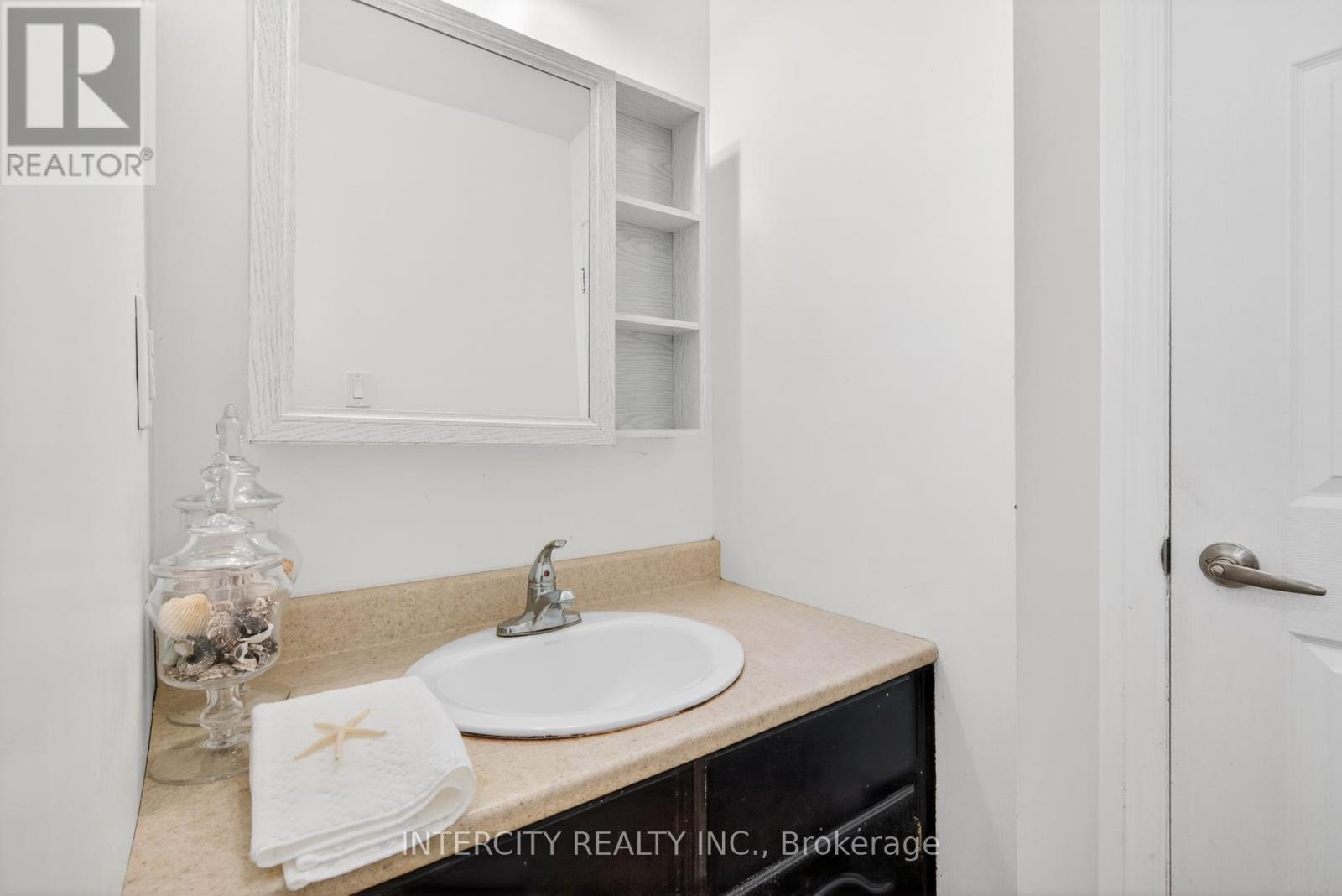 57 Valleyview Crescent, Bradford West Gwillimbury, Ontario  L3Z 1S8 - Photo 11 - N12630058