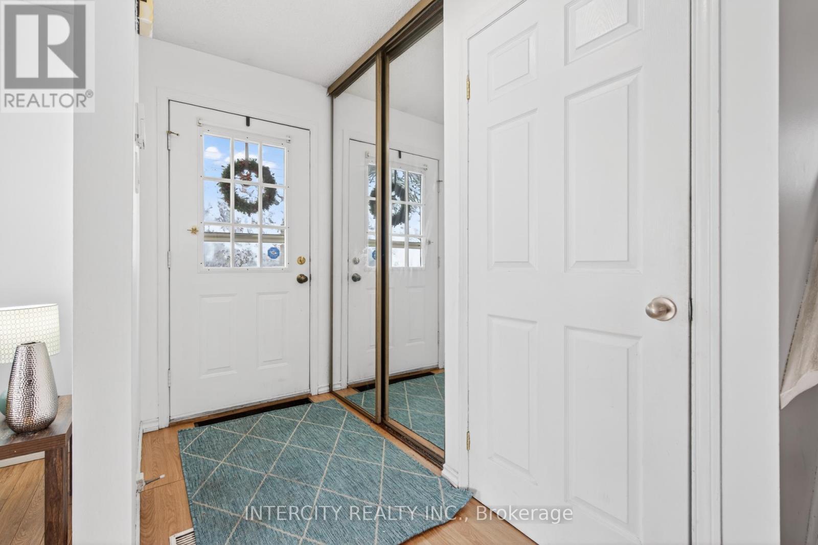 57 Valleyview Crescent, Bradford West Gwillimbury, Ontario  L3Z 1S8 - Photo 3 - N12630058