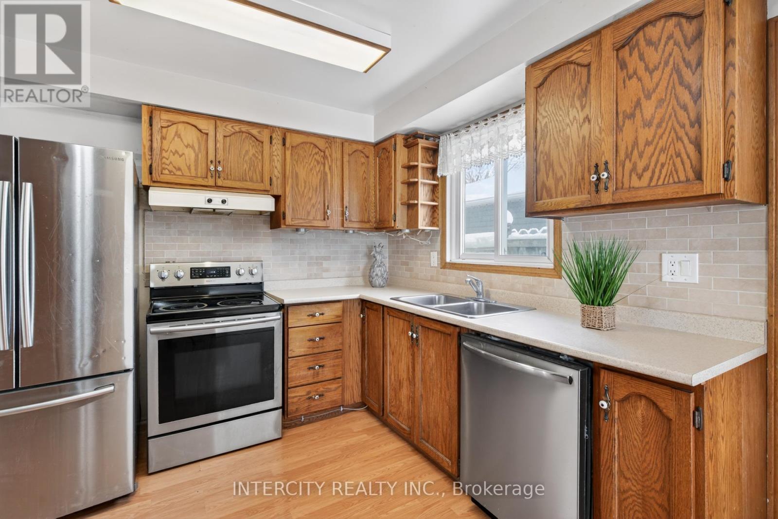 57 Valleyview Crescent, Bradford West Gwillimbury, Ontario  L3Z 1S8 - Photo 8 - N12630058