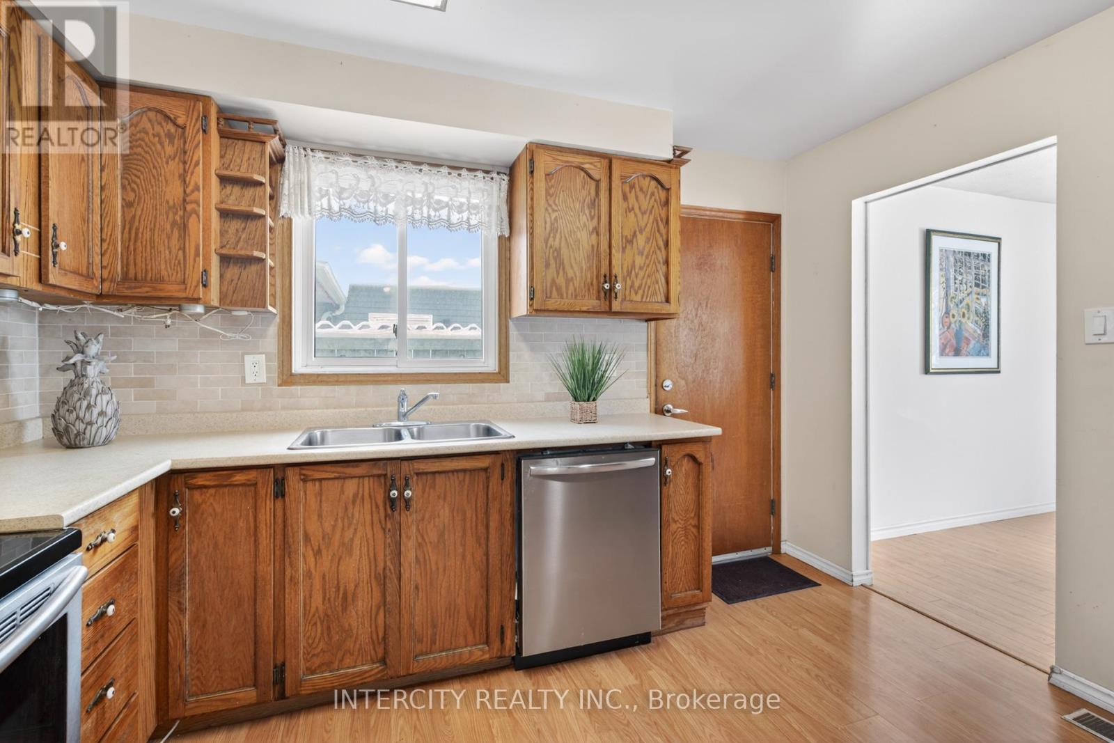 57 Valleyview Crescent, Bradford West Gwillimbury, Ontario  L3Z 1S8 - Photo 9 - N12630058