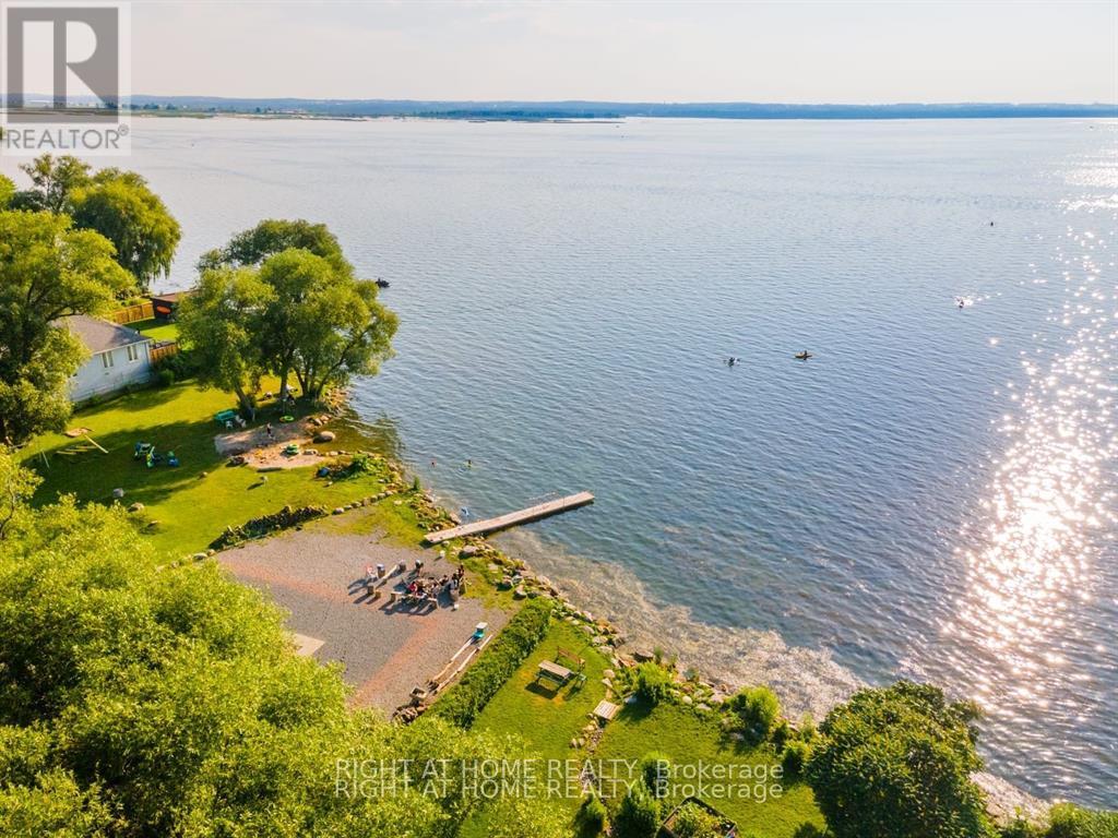 215 BAYVIEW AVENUE, Georgina, Ontario