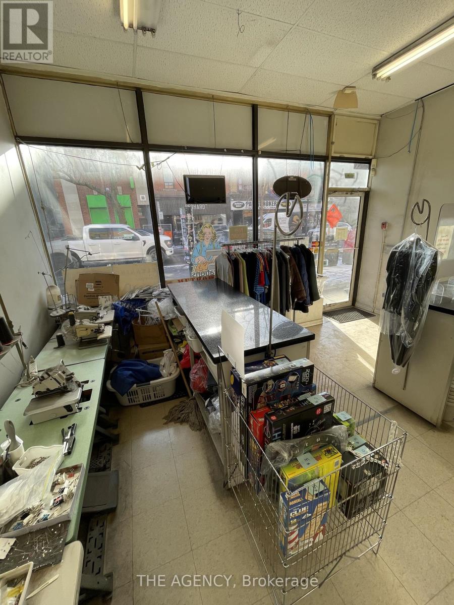 2936 Dundas Street W, Toronto, Ontario M6P 1Y8 - Photo 5 - W12628494