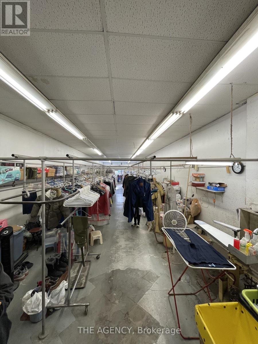 2936 Dundas Street W, Toronto, Ontario M6P 1Y8 - Photo 7 - W12628494