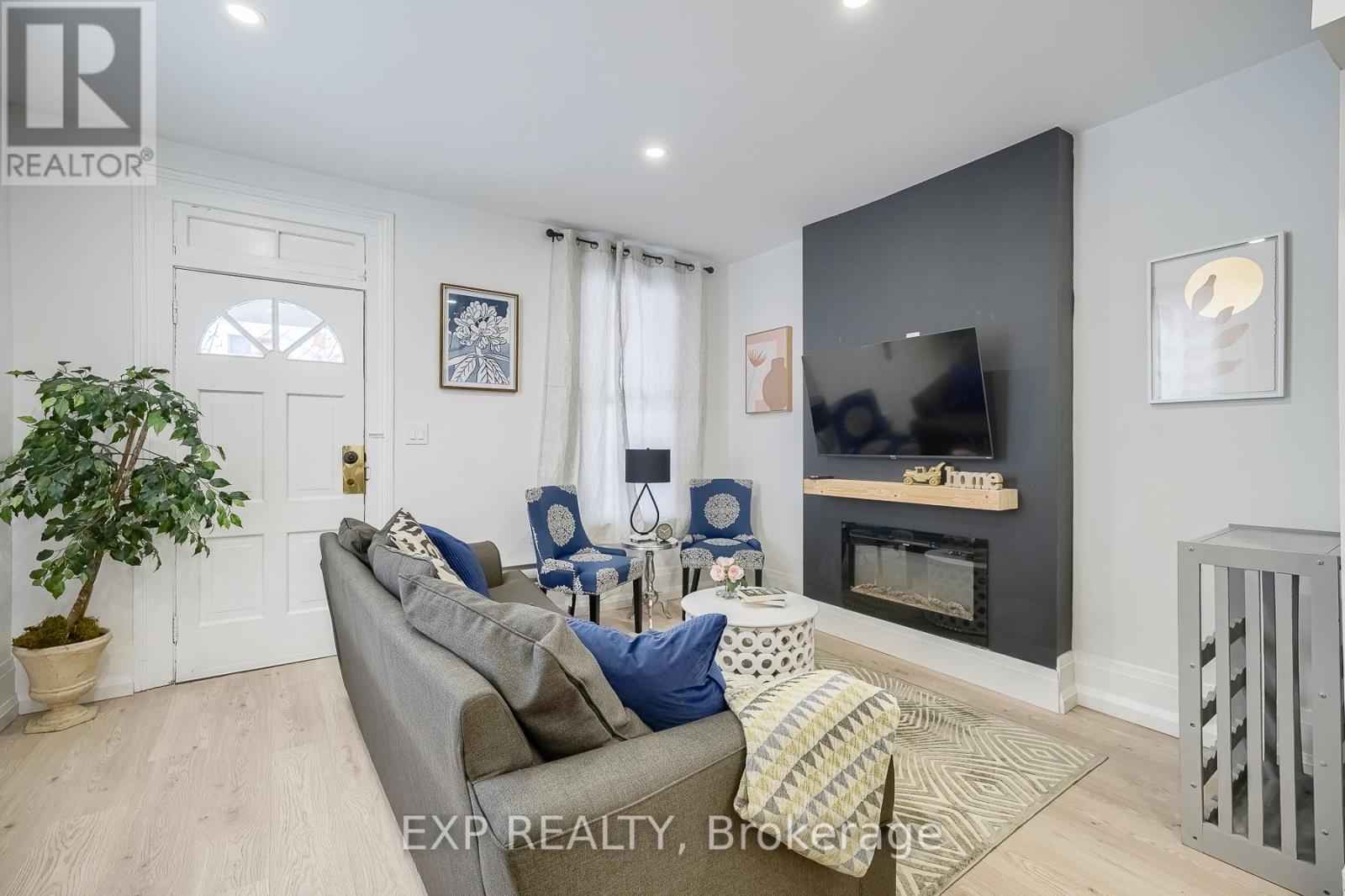 8 Elizabeth Street, St. Catharines, Ontario  L2R 2L1 - Photo 10 - X12613162