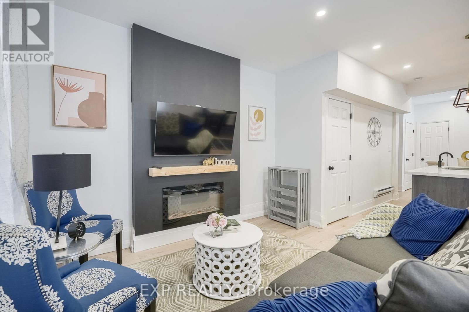 8 Elizabeth Street, St. Catharines, Ontario  L2R 2L1 - Photo 3 - X12613162