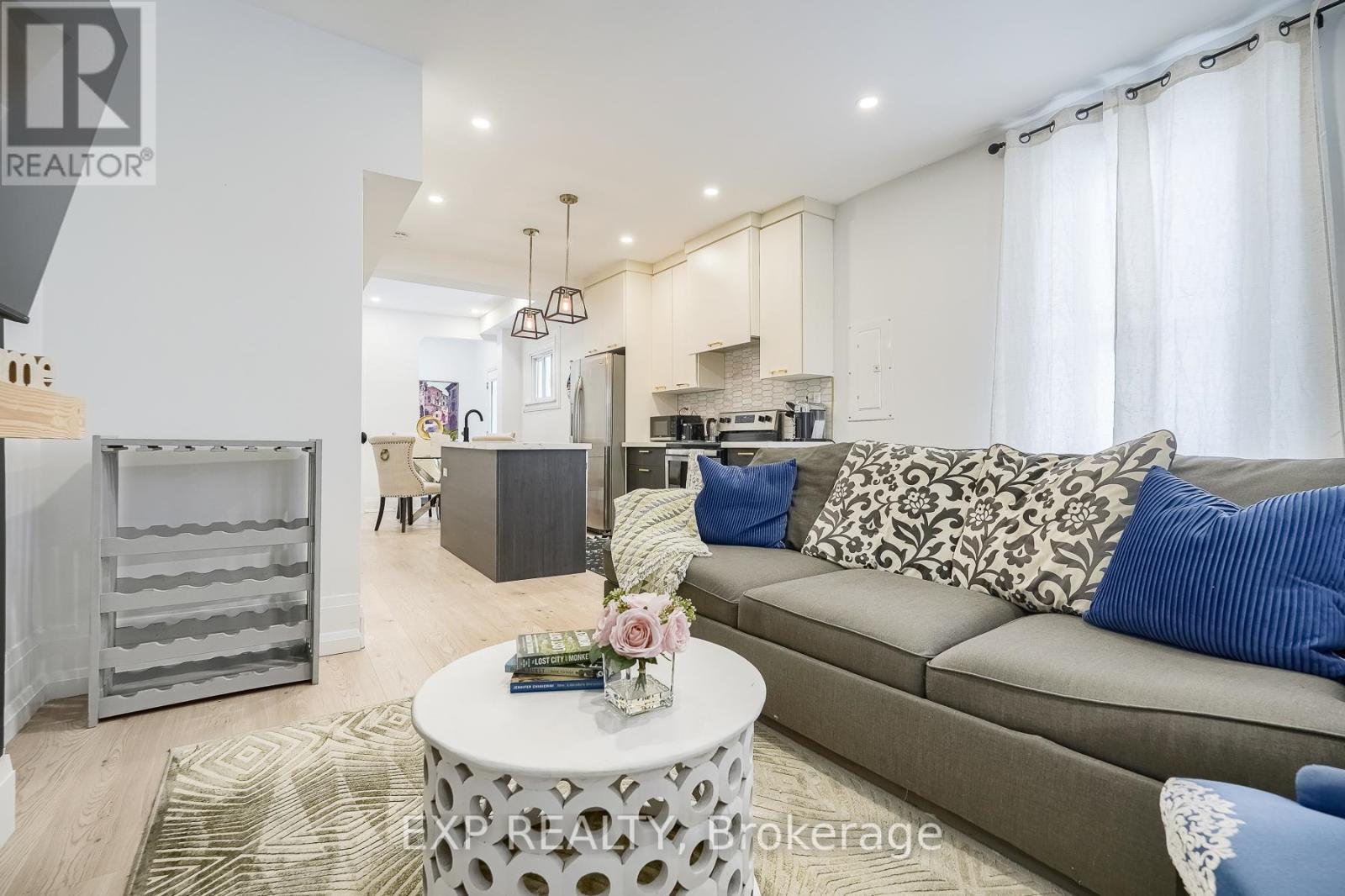 8 Elizabeth Street, St. Catharines, Ontario  L2R 2L1 - Photo 9 - X12613162