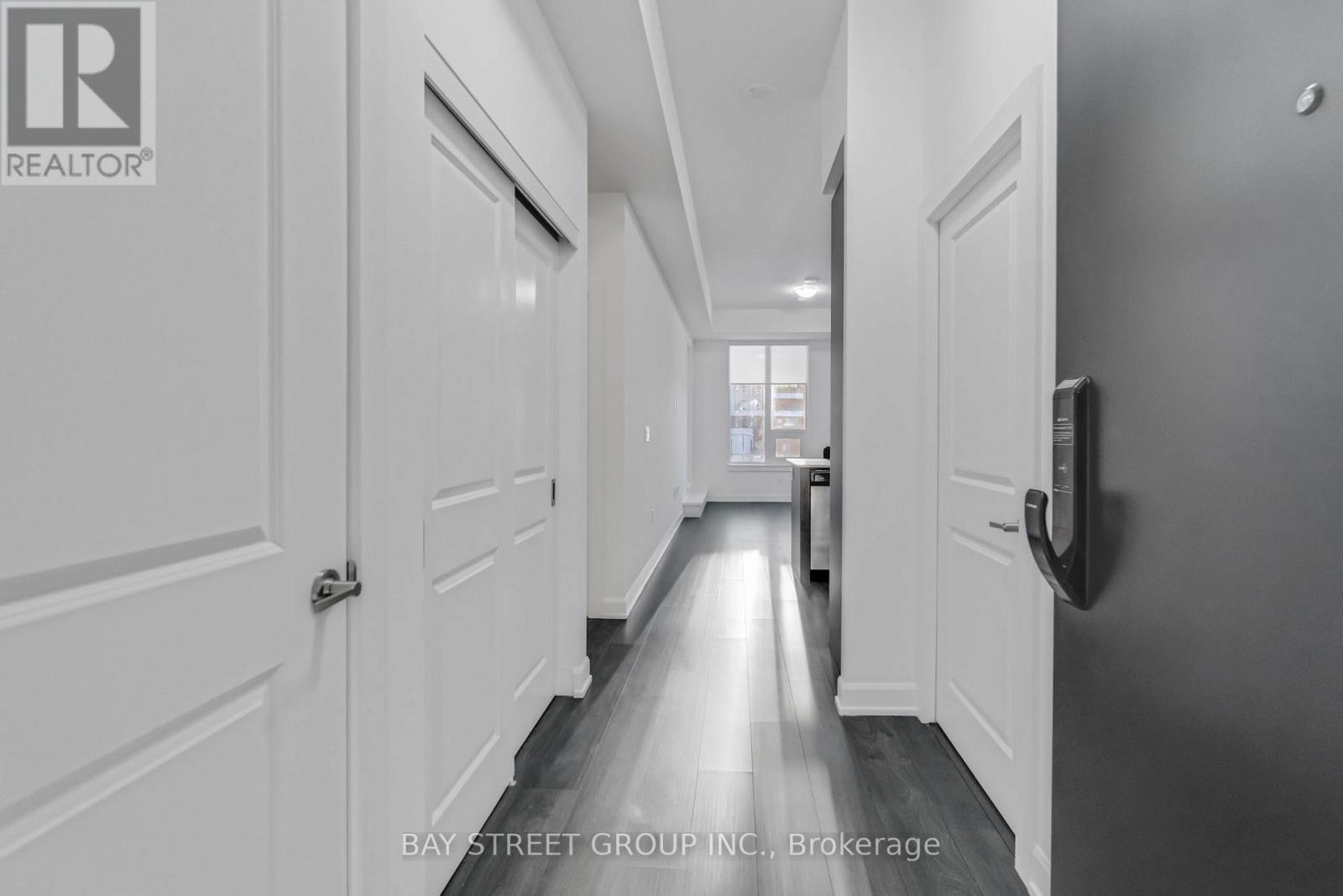 204 - 3200 William Coltson Avenue, Oakville, Ontario  L6H 7W6 - Photo 9 - W12629652