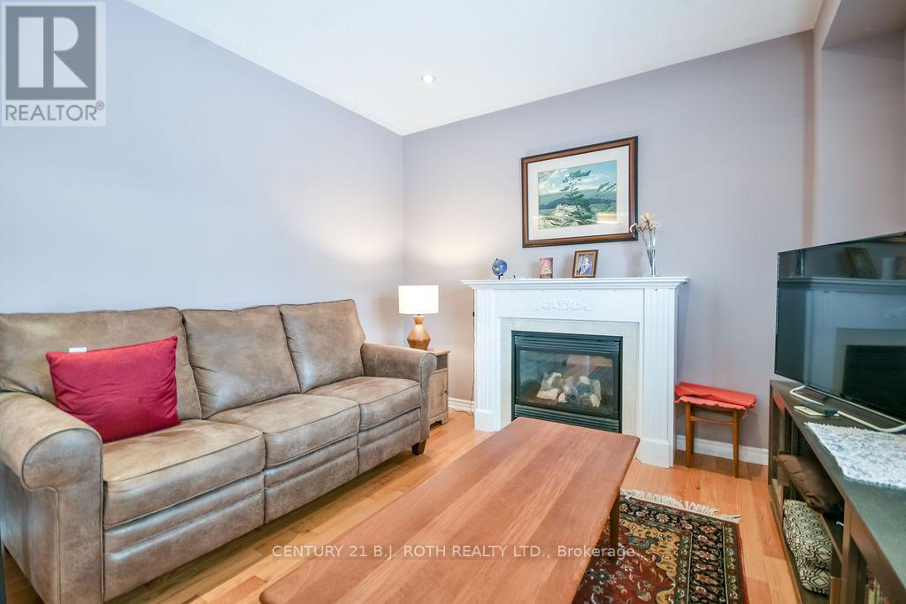 24 Connaught Lane, Barrie, Ontario  L4M 0A6 - Photo 10 - S12629900