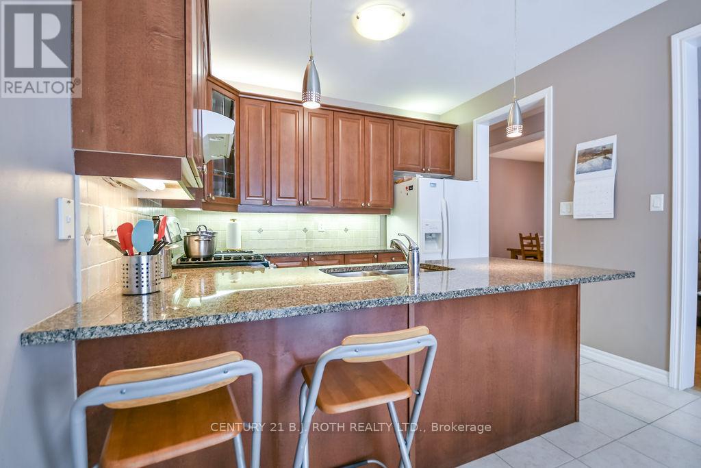 24 Connaught Lane, Barrie, Ontario  L4M 0A6 - Photo 12 - S12629900