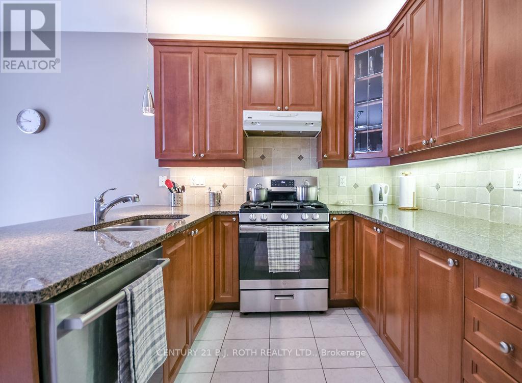 24 Connaught Lane, Barrie, Ontario  L4M 0A6 - Photo 13 - S12629900