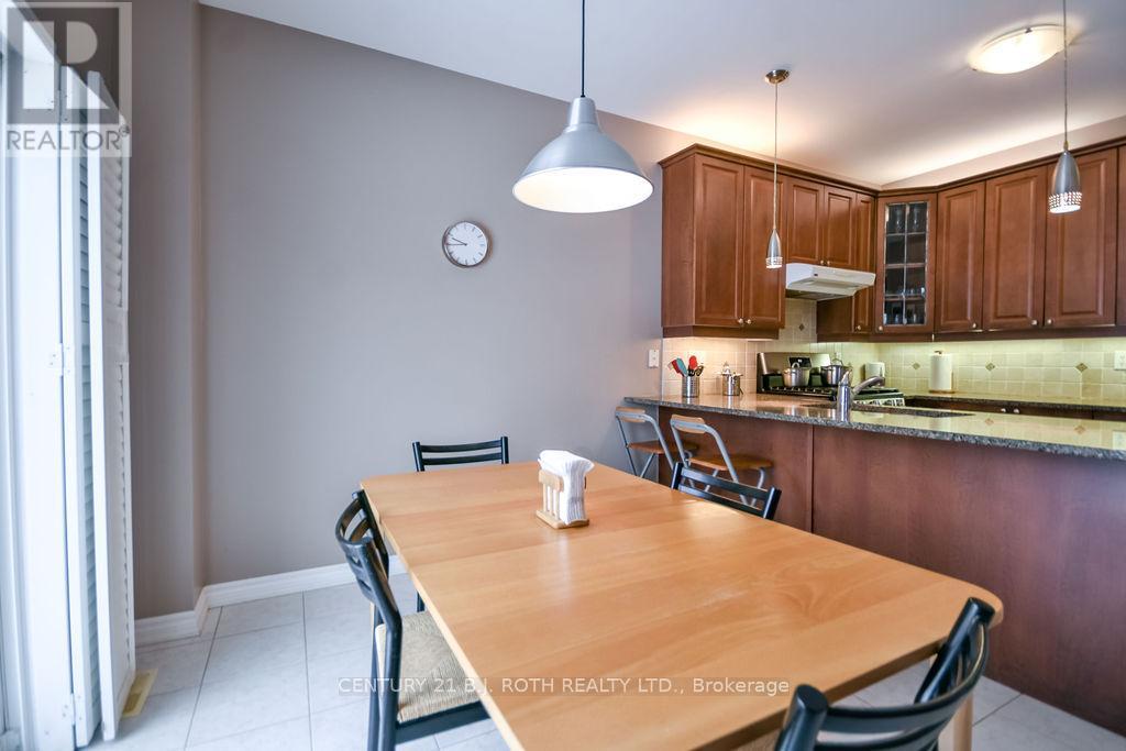 24 Connaught Lane, Barrie, Ontario  L4M 0A6 - Photo 14 - S12629900