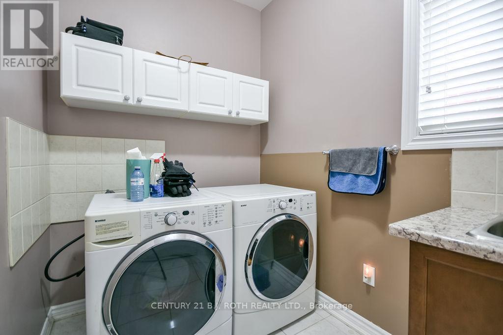 24 Connaught Lane, Barrie, Ontario  L4M 0A6 - Photo 16 - S12629900