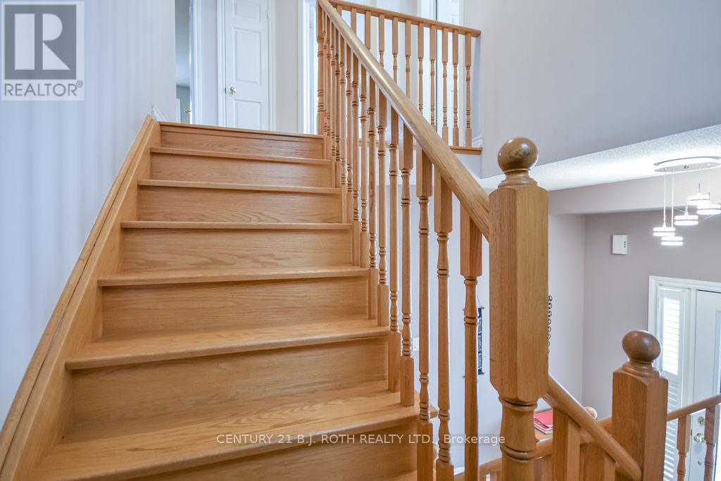 24 Connaught Lane, Barrie, Ontario  L4M 0A6 - Photo 17 - S12629900