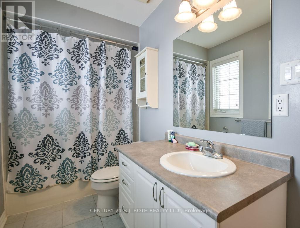 24 Connaught Lane, Barrie, Ontario  L4M 0A6 - Photo 18 - S12629900