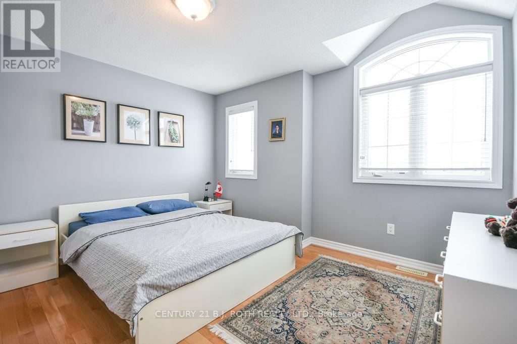 24 Connaught Lane, Barrie, Ontario  L4M 0A6 - Photo 19 - S12629900