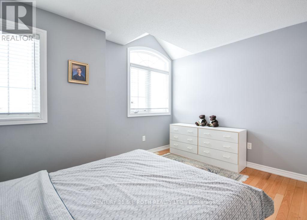 24 Connaught Lane, Barrie, Ontario  L4M 0A6 - Photo 21 - S12629900