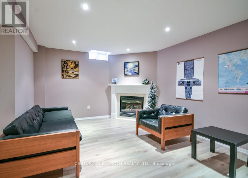 24 Connaught Lane, Barrie, Ontario  L4M 0A6 - Photo 35 - S12629900