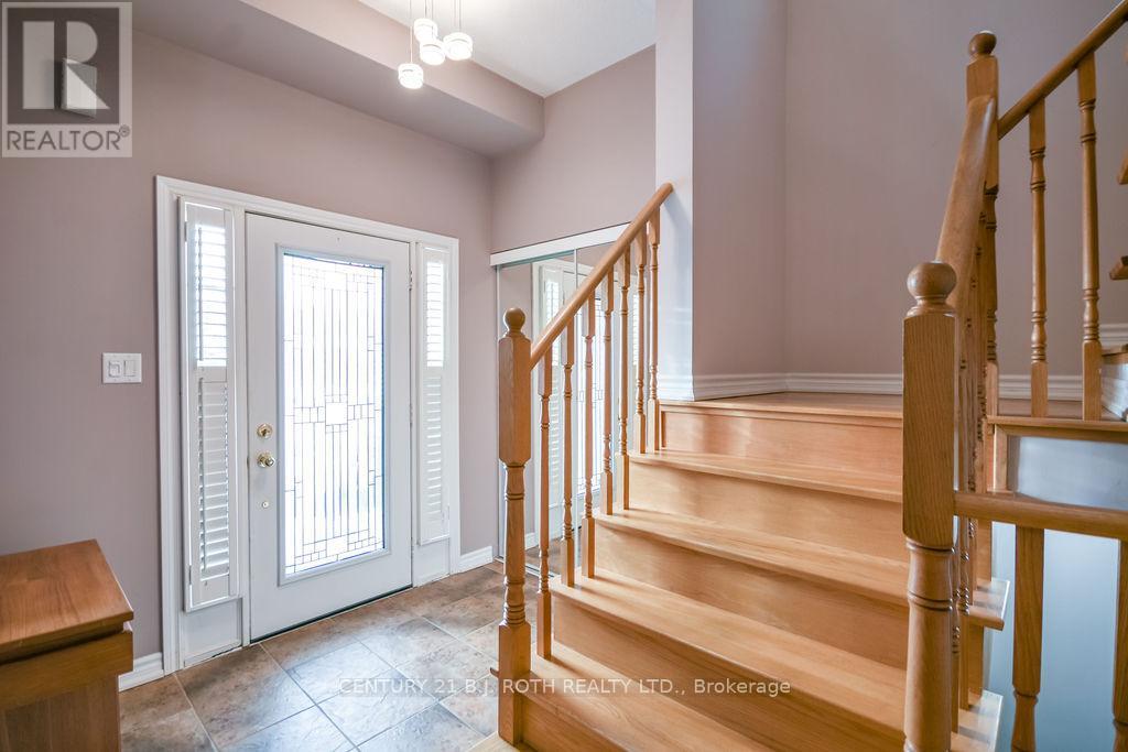 24 Connaught Lane, Barrie, Ontario  L4M 0A6 - Photo 4 - S12629900