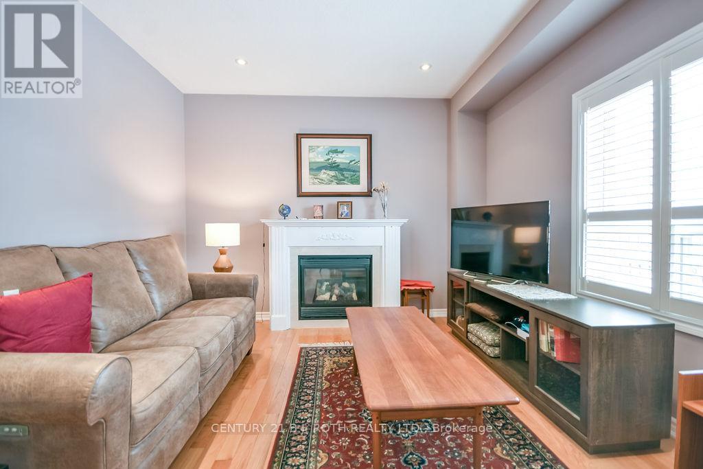 24 Connaught Lane, Barrie, Ontario  L4M 0A6 - Photo 8 - S12629900