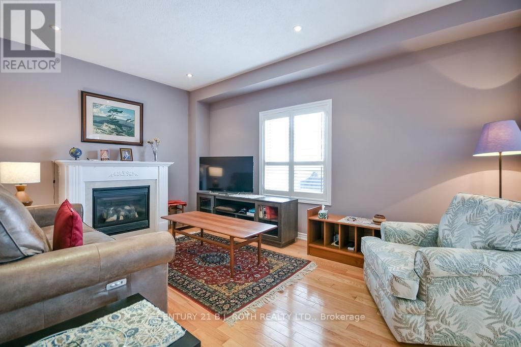 24 Connaught Lane, Barrie, Ontario  L4M 0A6 - Photo 9 - S12629900