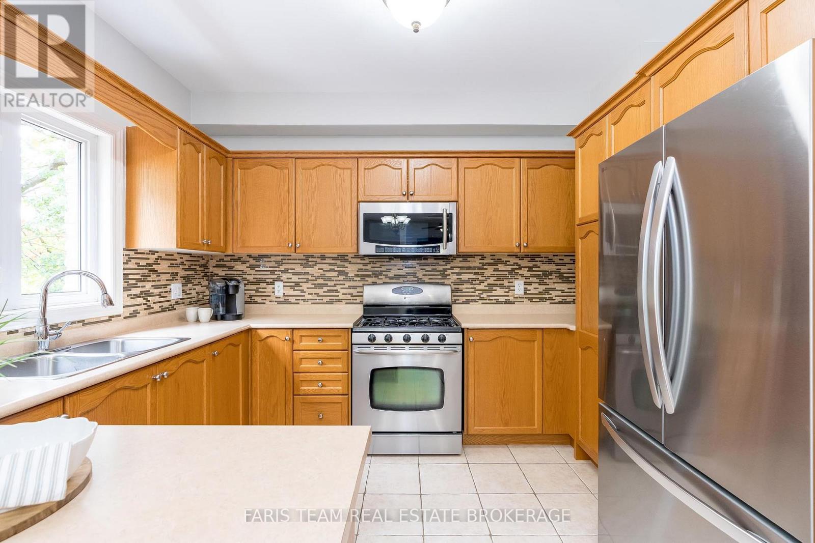 96 Osprey Ridge Road, Barrie (Little Lake), Ontario  L4M 6P3 - Photo 6 - S12629908