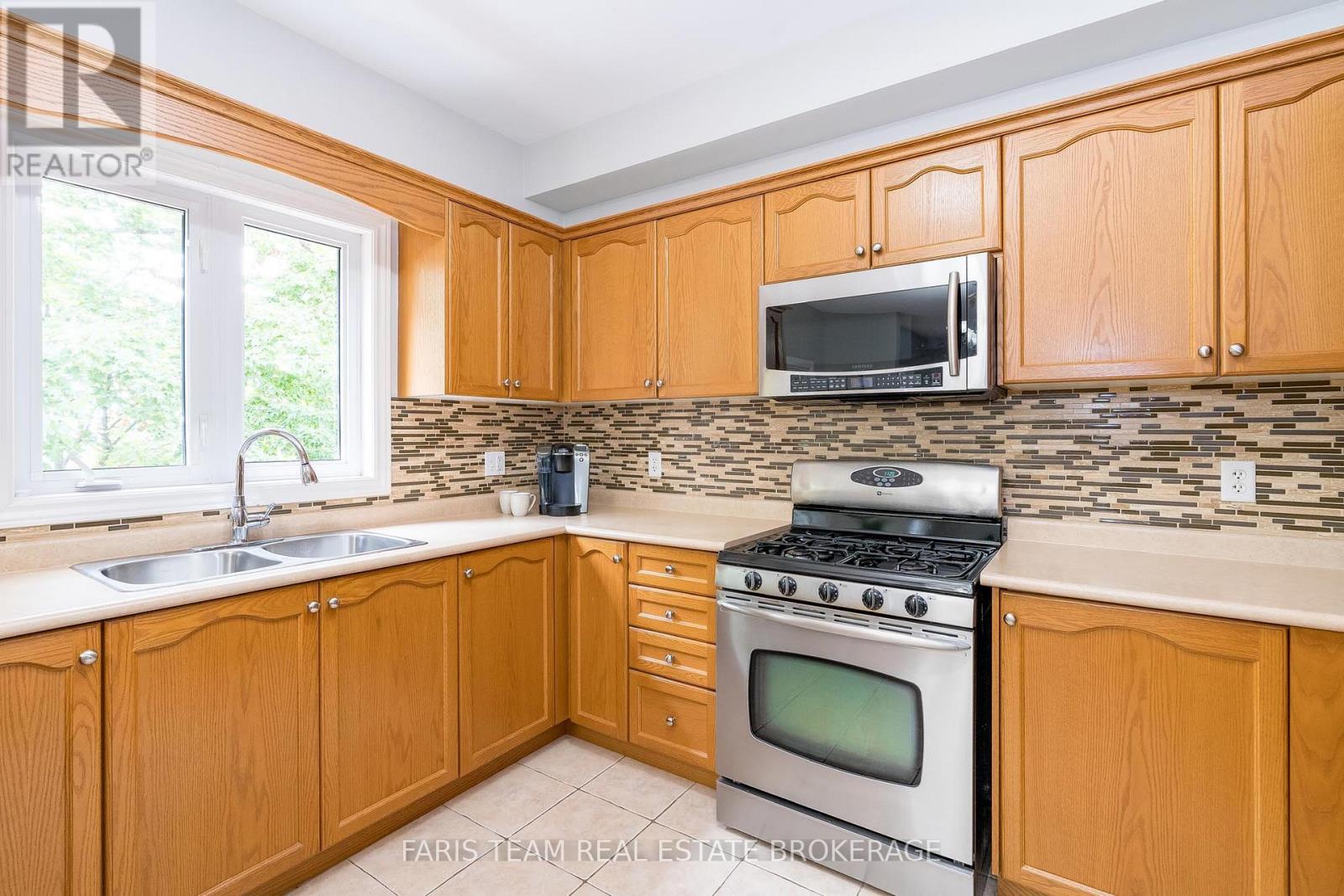 96 Osprey Ridge Road, Barrie (Little Lake), Ontario  L4M 6P3 - Photo 7 - S12629908