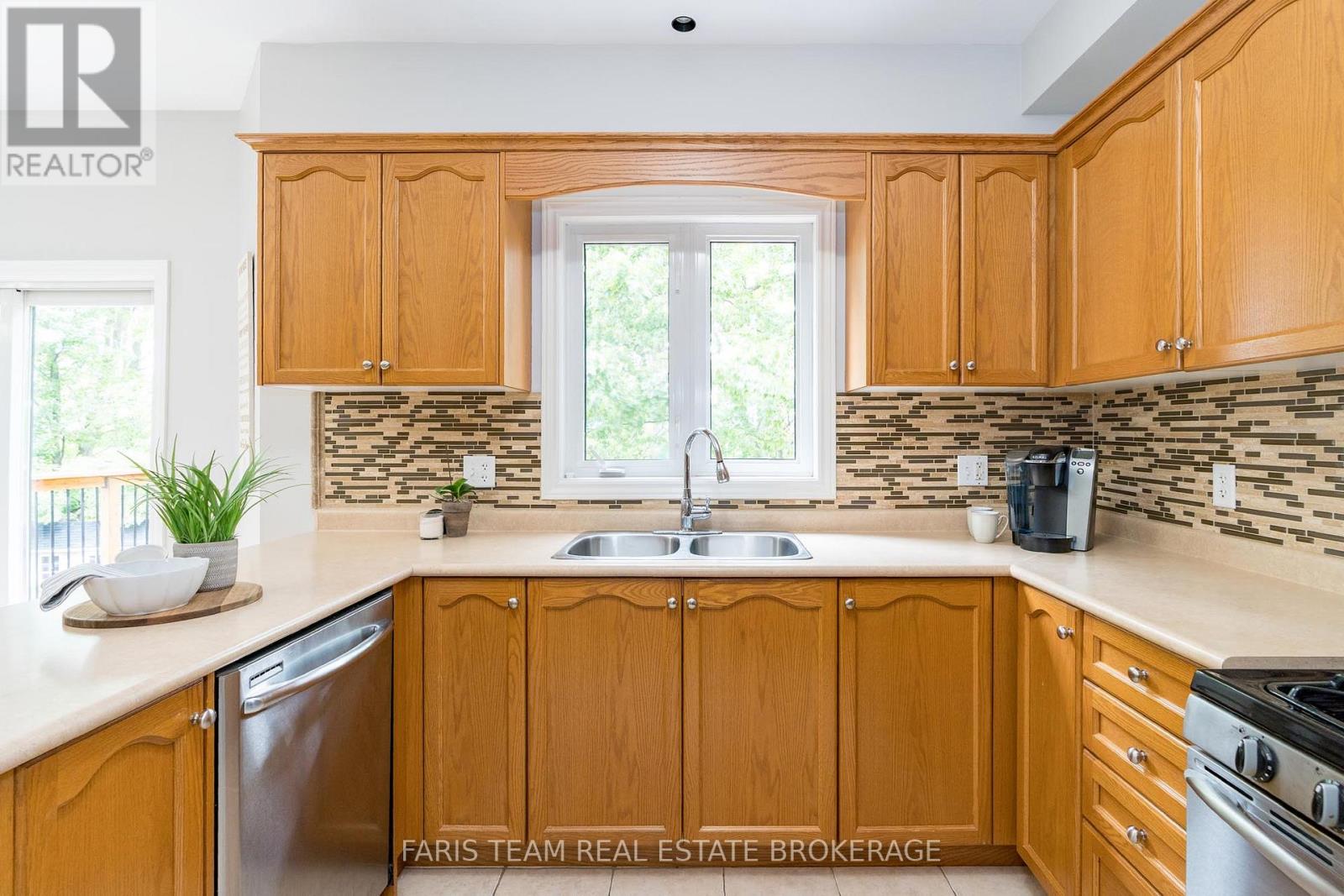 96 Osprey Ridge Road, Barrie (Little Lake), Ontario  L4M 6P3 - Photo 8 - S12629908