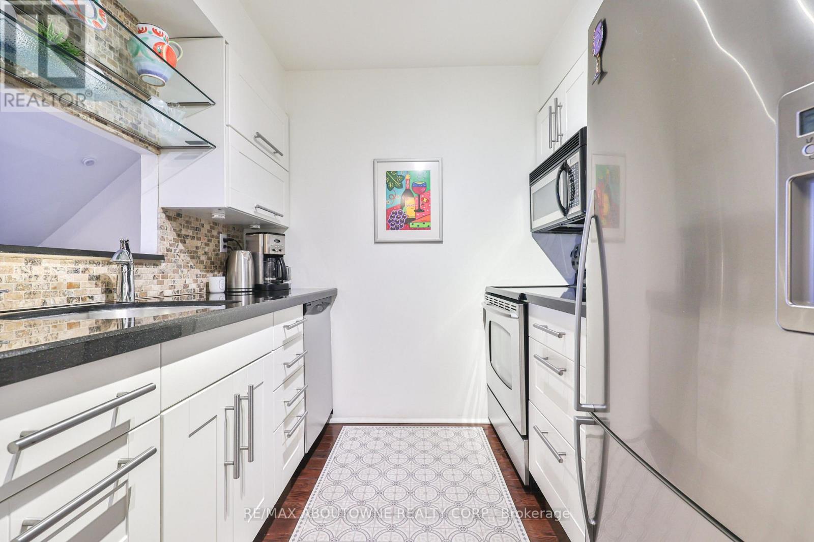 404 - 185 Robinson Street, Oakville (Oo Old Oakville), Ontario  L6J 7P6 - Photo 10 - W12629910