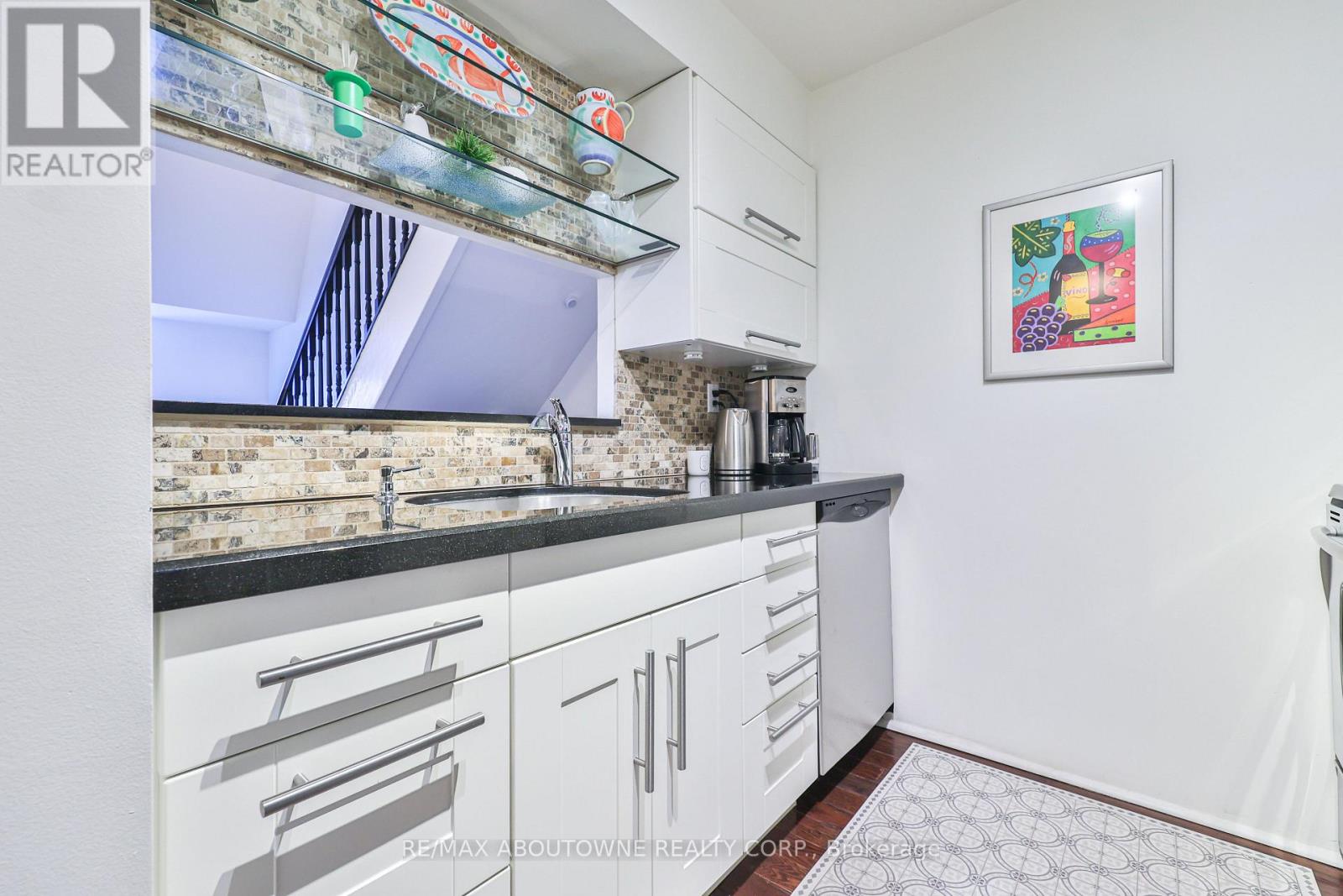 404 - 185 Robinson Street, Oakville (Oo Old Oakville), Ontario  L6J 7P6 - Photo 11 - W12629910