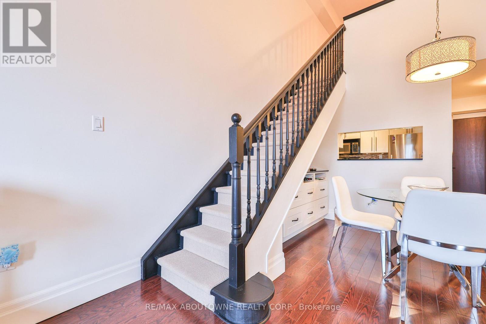 404 - 185 Robinson Street, Oakville (Oo Old Oakville), Ontario  L6J 7P6 - Photo 18 - W12629910