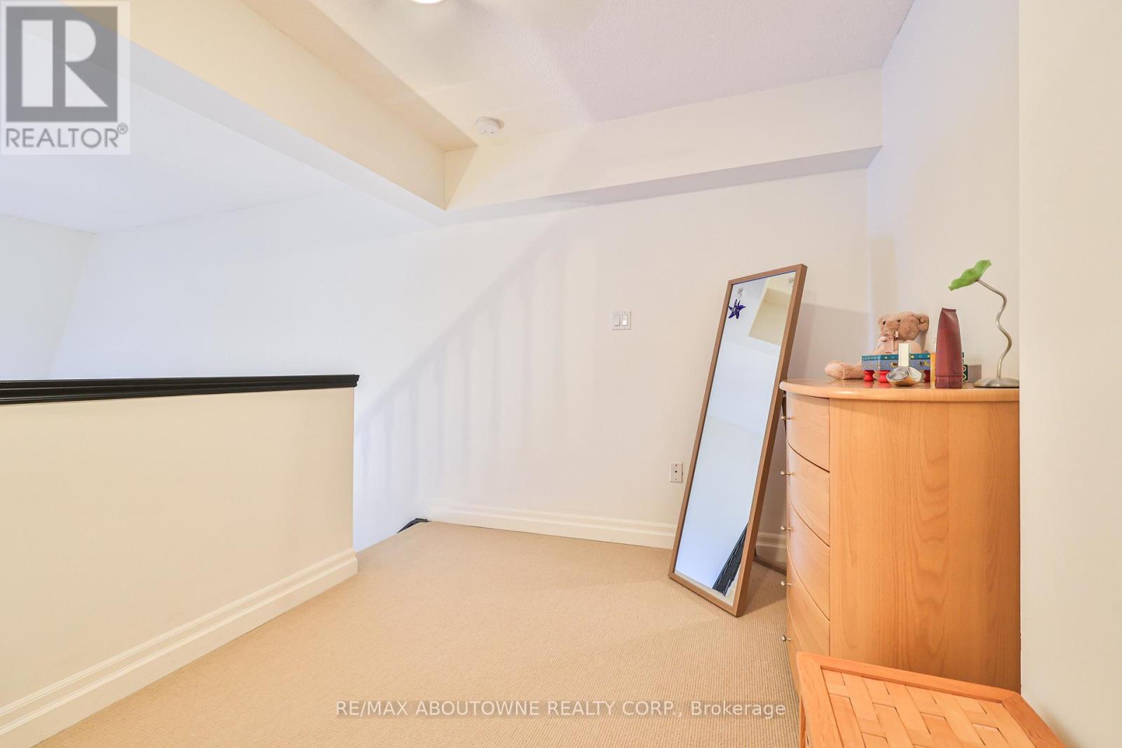 404 - 185 Robinson Street, Oakville (Oo Old Oakville), Ontario  L6J 7P6 - Photo 21 - W12629910